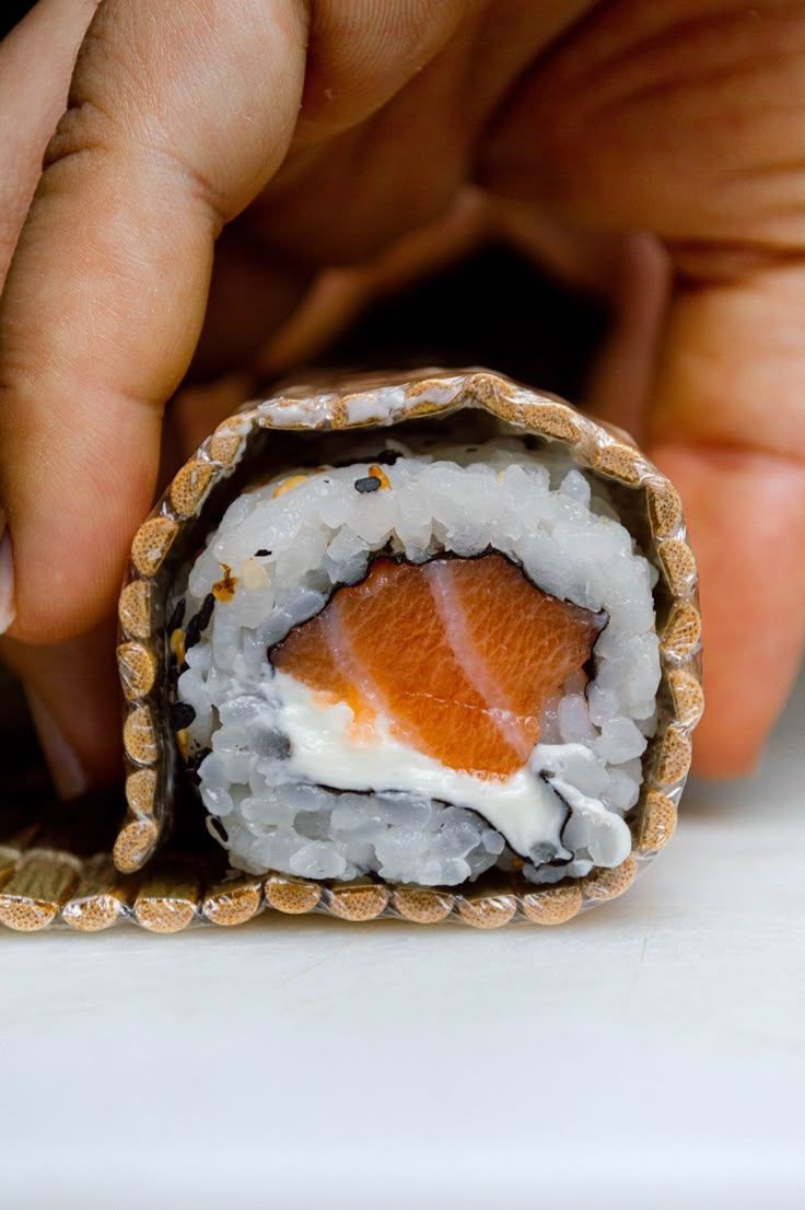 Maki roll al salmone